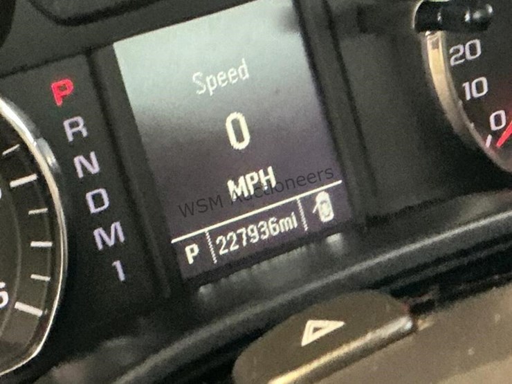 2015-chevrolet-silverado-2500hd-image-17