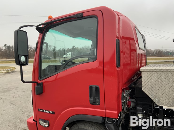 2016-isuzu-nrr-image-16