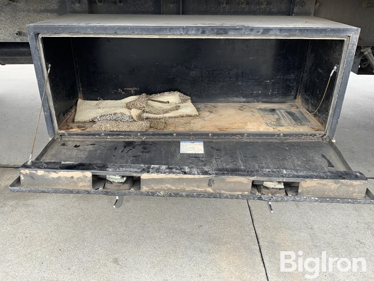 2018-peterbilt-348-image-16