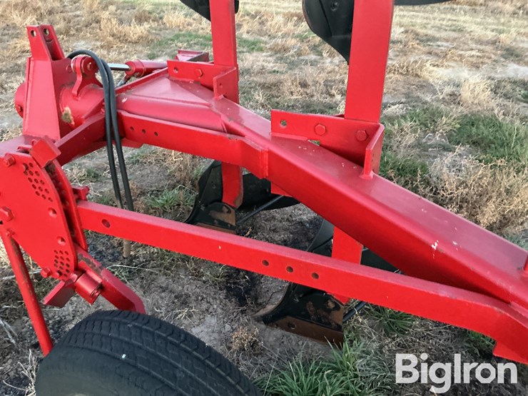 international-140-image-13