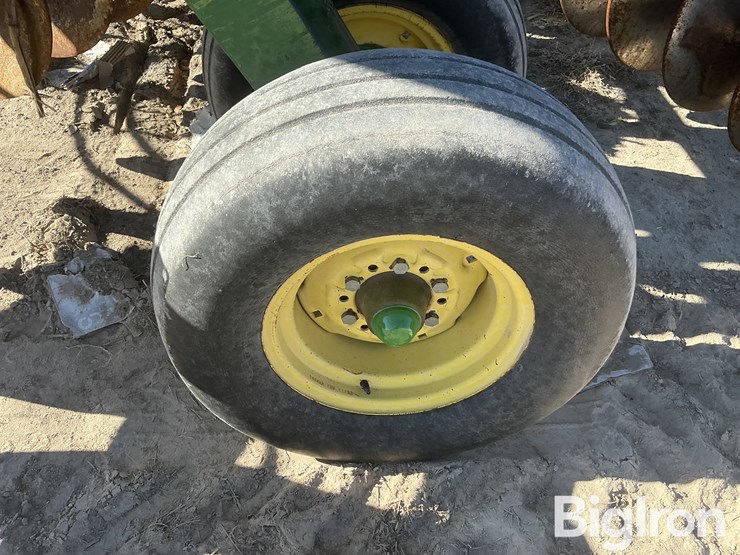 john-deere-235-image-17