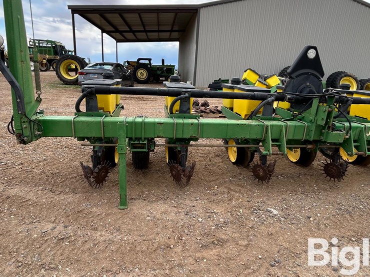 john-deere-7300-image-15