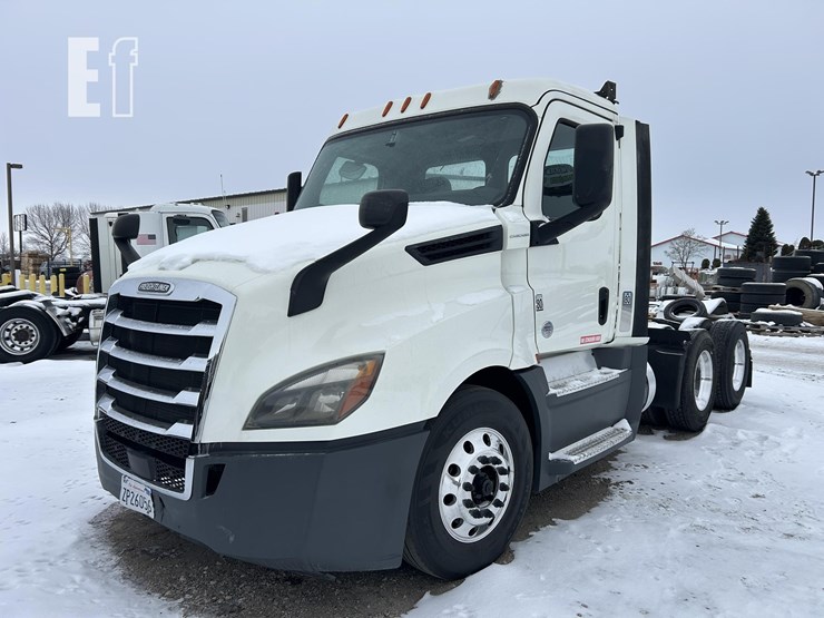 2019-freightliner-cascadia-126-image-4
