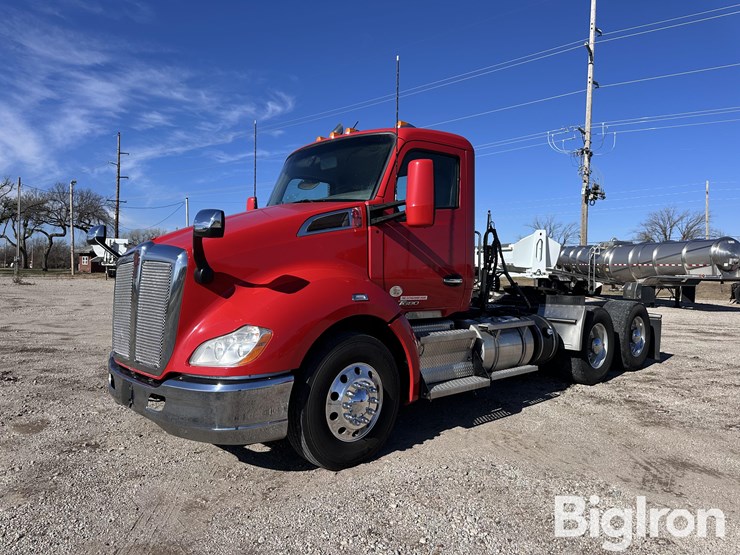 2019-kenworth-t680-image-1