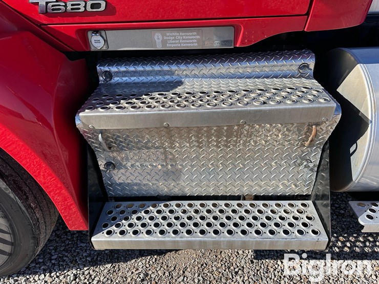 2019-kenworth-t680-image-12