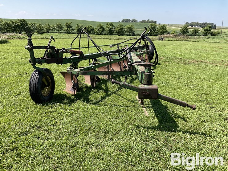 john-deere-7-image-2