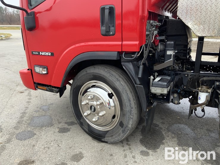 2016-isuzu-nrr-image-17