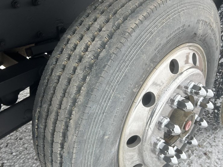 1997-peterbilt-357-image-22