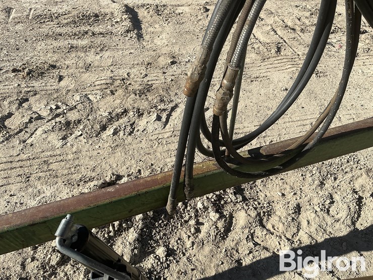 john-deere-235-image-16