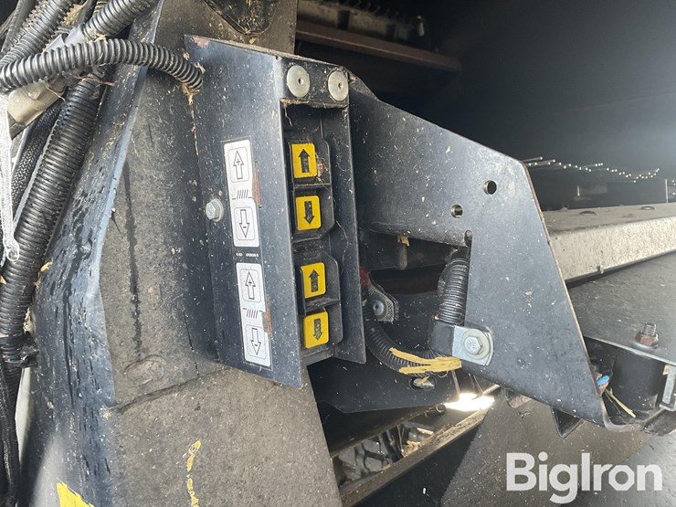 new-holland-cr8090-image-11