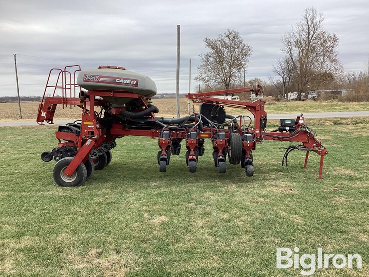 2010-case-ih-1250-image-4