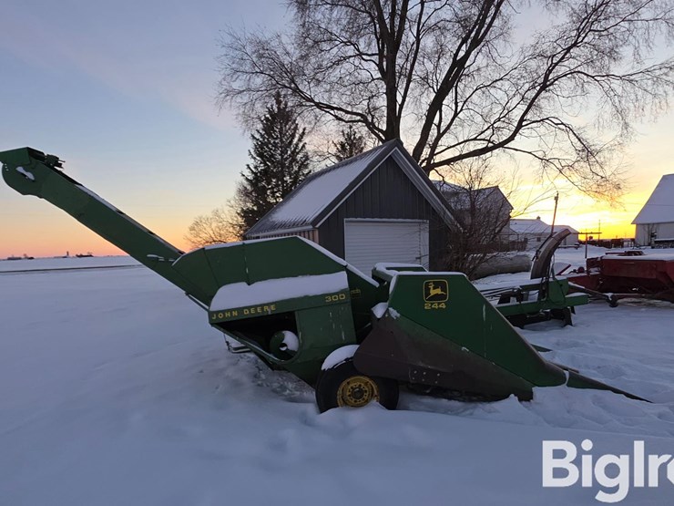 john-deere-300-image-4