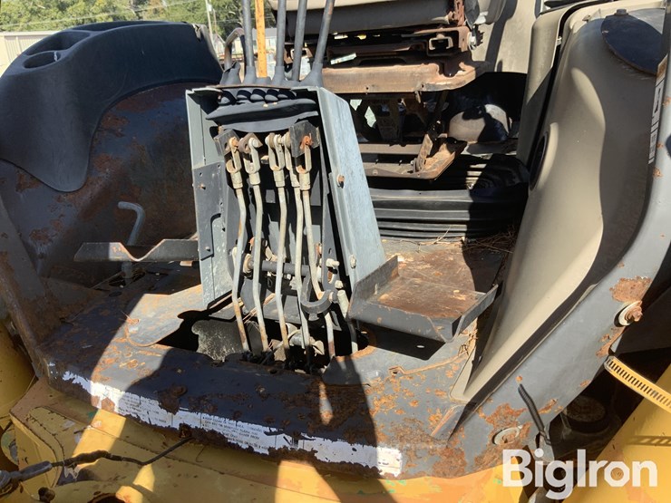 2006-case-580m-image-18