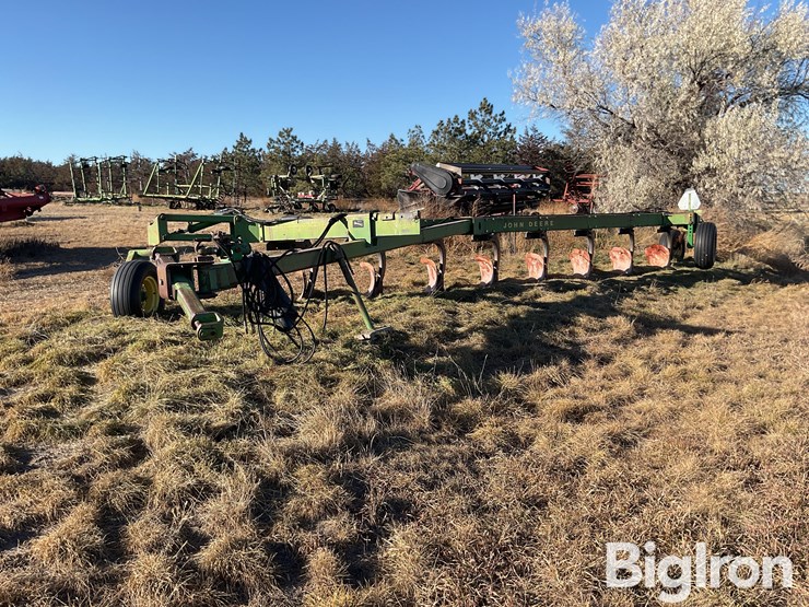 john-deere-2700-image-1