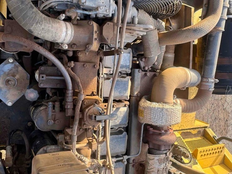 komatsu-hm300-2-image-16