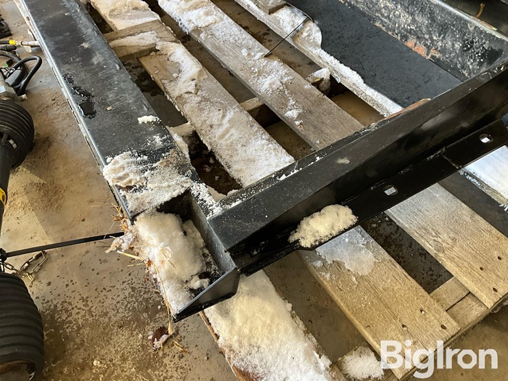 macdon-to-john-deere-combine-transition-plate-image-12