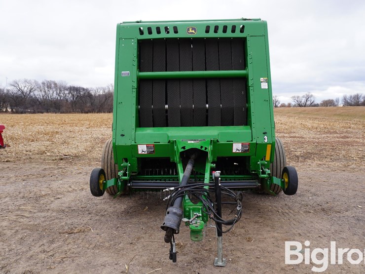 2024-john-deere-561m-image-2