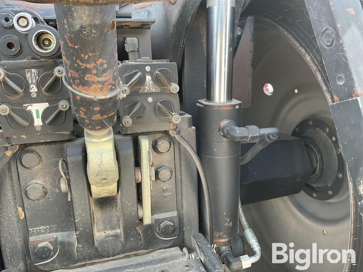 case-ih-mx240-image-18