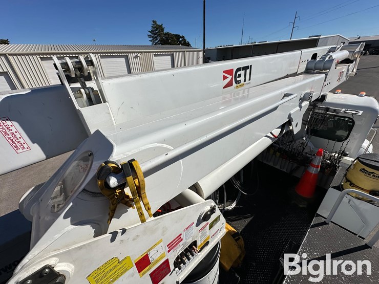 peterbilt-348-image-12