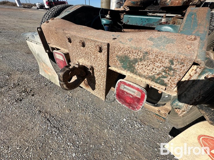 peterbilt-377-image-18