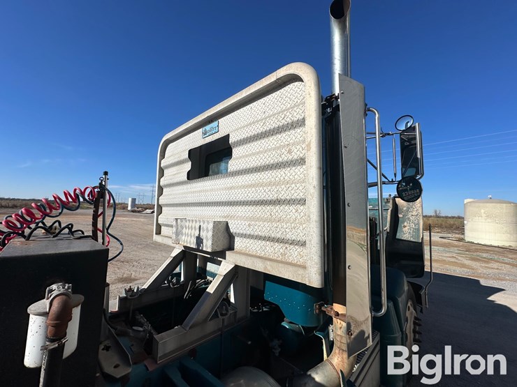 peterbilt-377-image-11