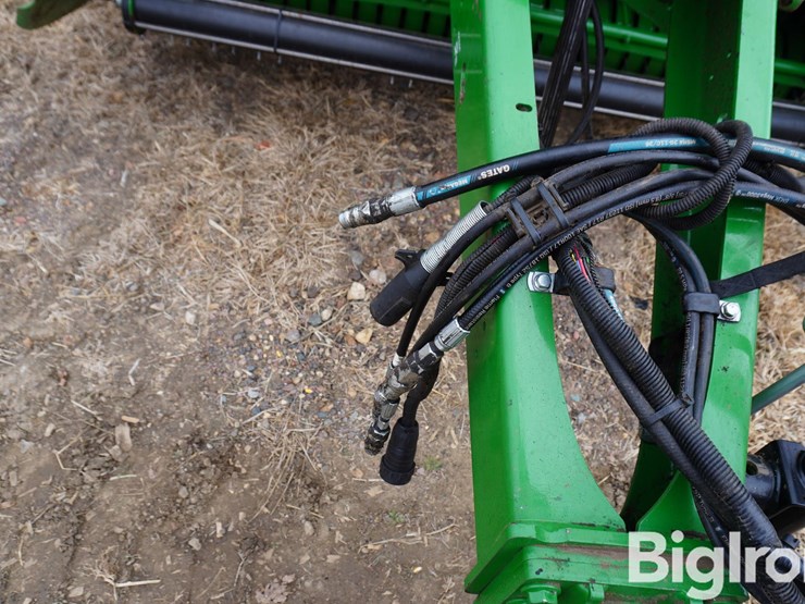 2024-john-deere-561m-image-11