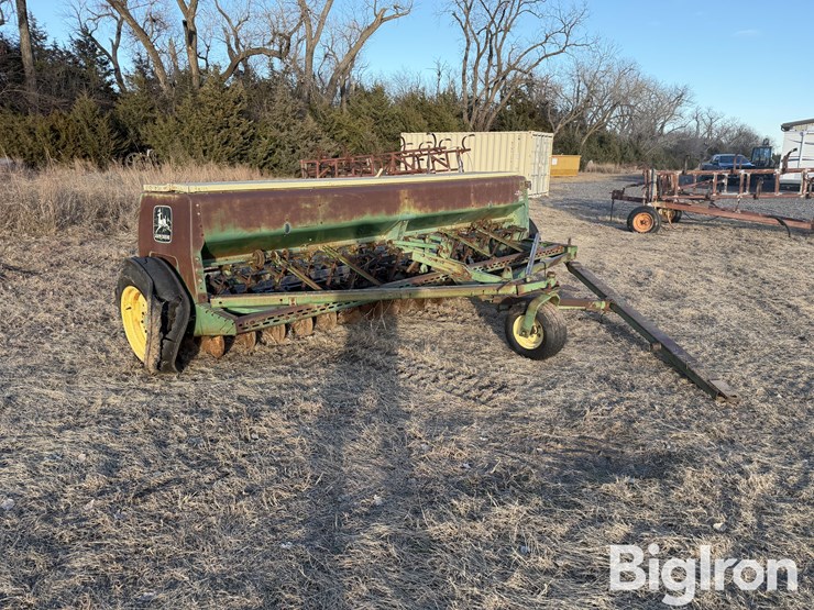 john-deere-8300-image-3