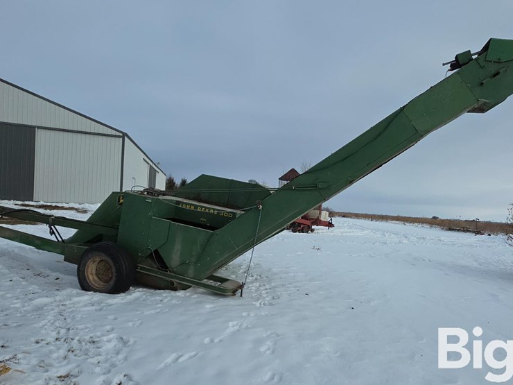 john-deere-300-image-8