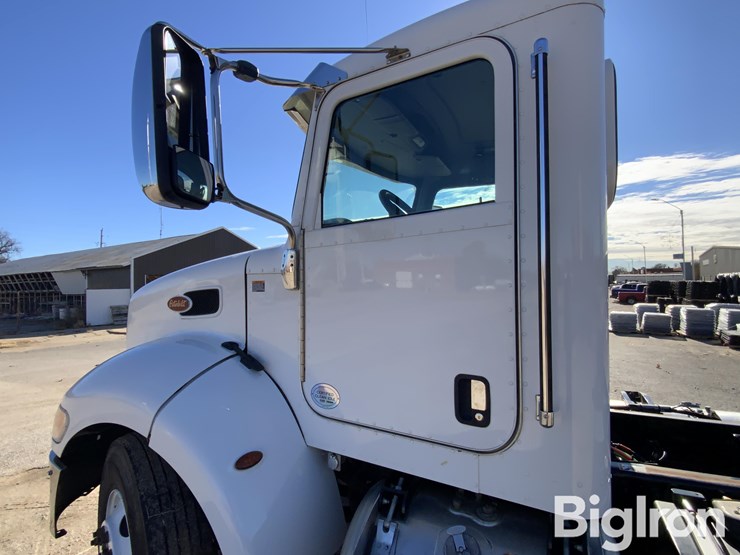 peterbilt-337-image-9