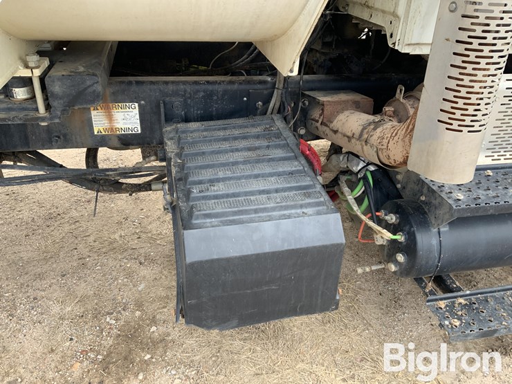 international-7400-image-16