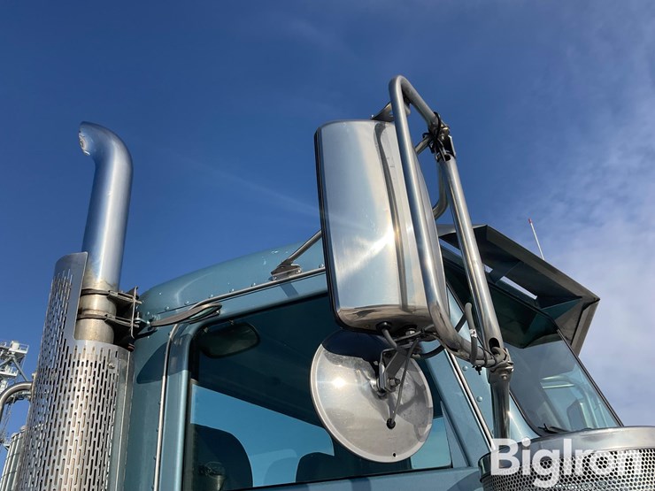 2018-peterbilt-389-image-17