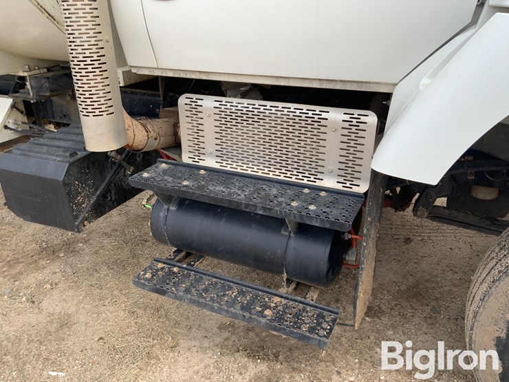 international-7400-image-15