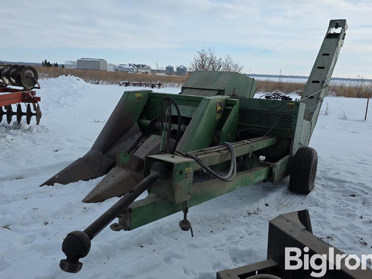 john-deere-300-image-1