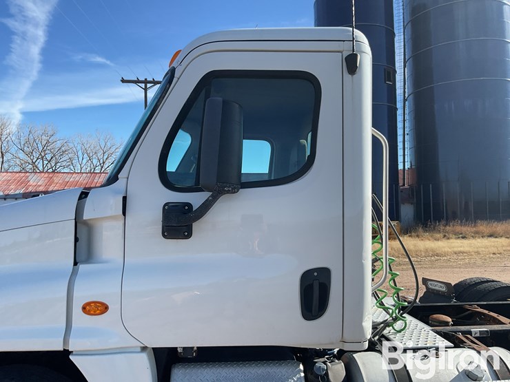freightliner-cascadia-125-image-13