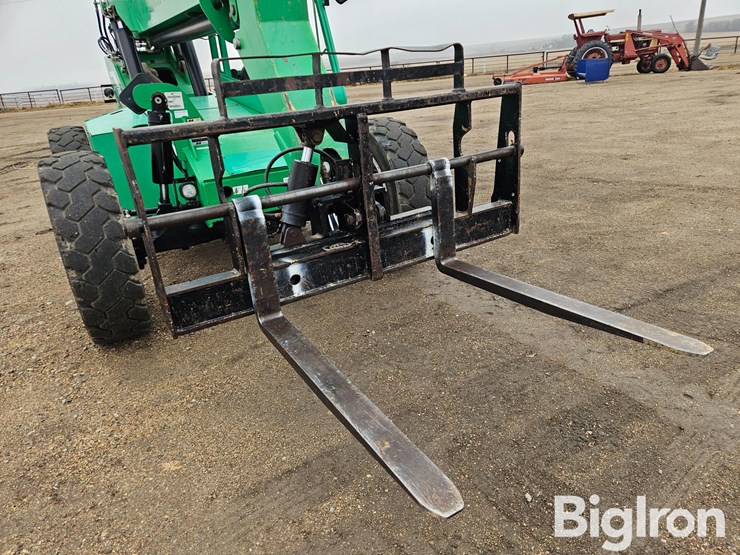 2014-jlg-6036-image-11