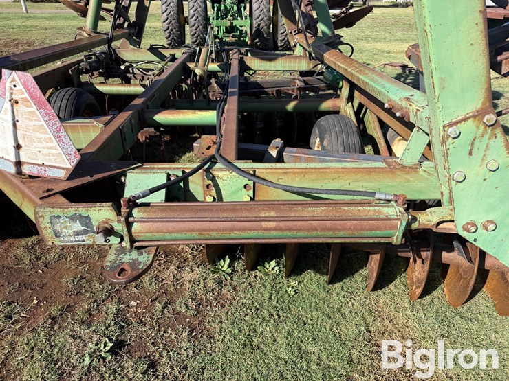 john-deere-235-image-16