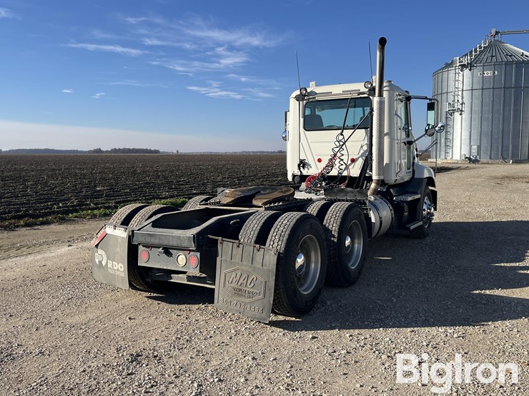 2017-mack-pinnacle-cxu613-image-5