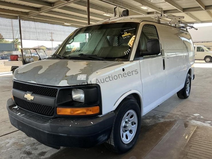2012-chevrolet-express-1500-image-4