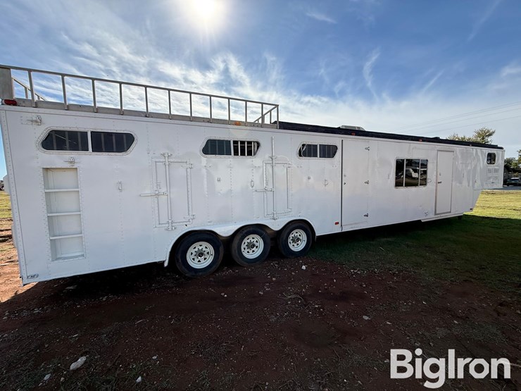 1979-44'-tri/a-aluminum-horse-trailer-w/living-quarters-image-4