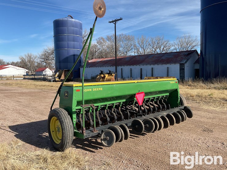 john-deere-8200-image-7