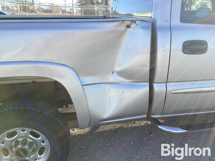 2004-gmc-k2500-image-17