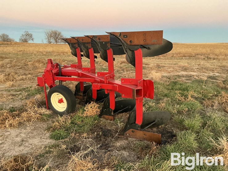 international-140-image-7