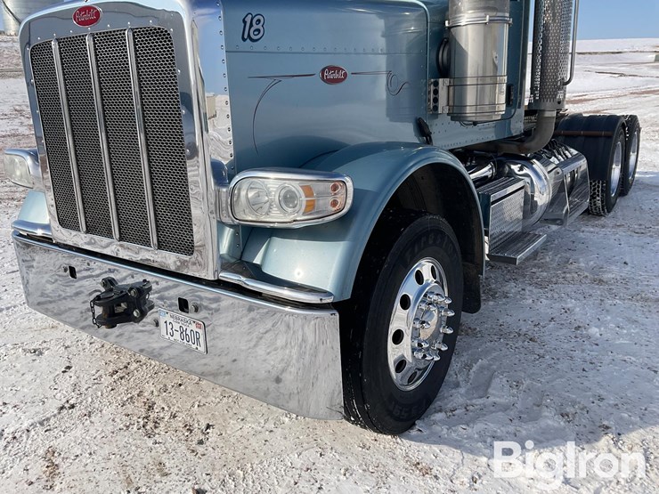2018-peterbilt-389-image-10