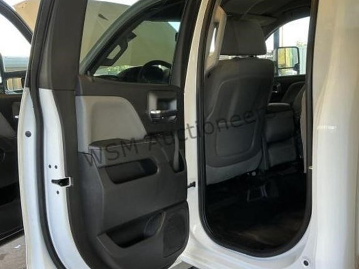 2015-chevrolet-silverado-2500hd-image-23