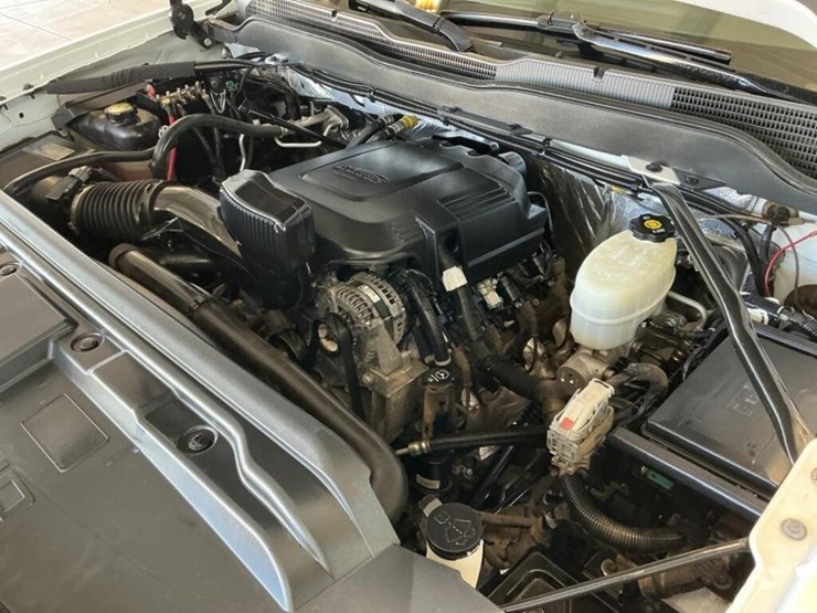 2015-chevrolet-silverado-2500hd-image-14