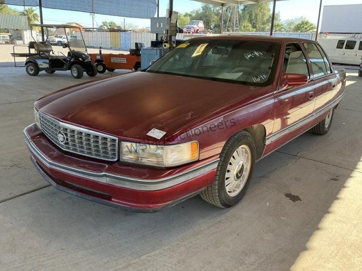 1994-cadillac-deville-concours-sdn-image-4