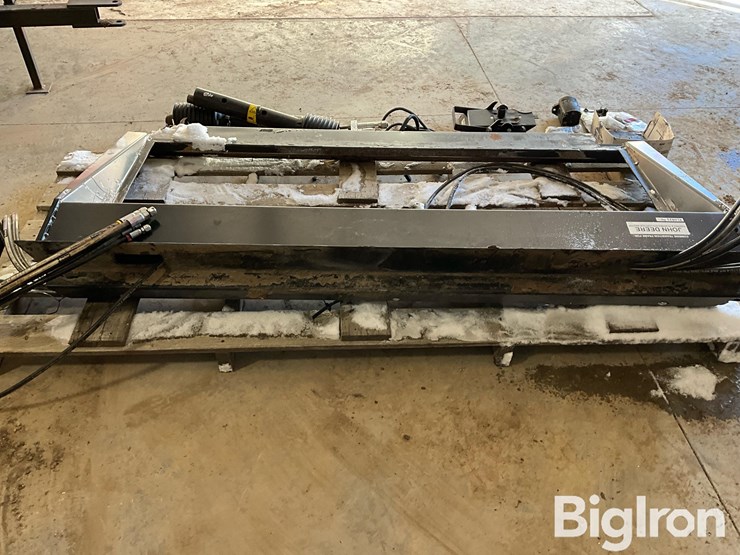 macdon-to-john-deere-combine-transition-plate-image-6