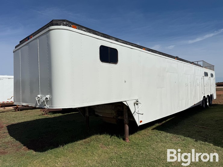 1979-44'-tri/a-aluminum-horse-trailer-w/living-quarters-image-1