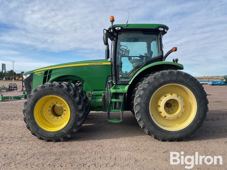 john-deere-8260r-image-8