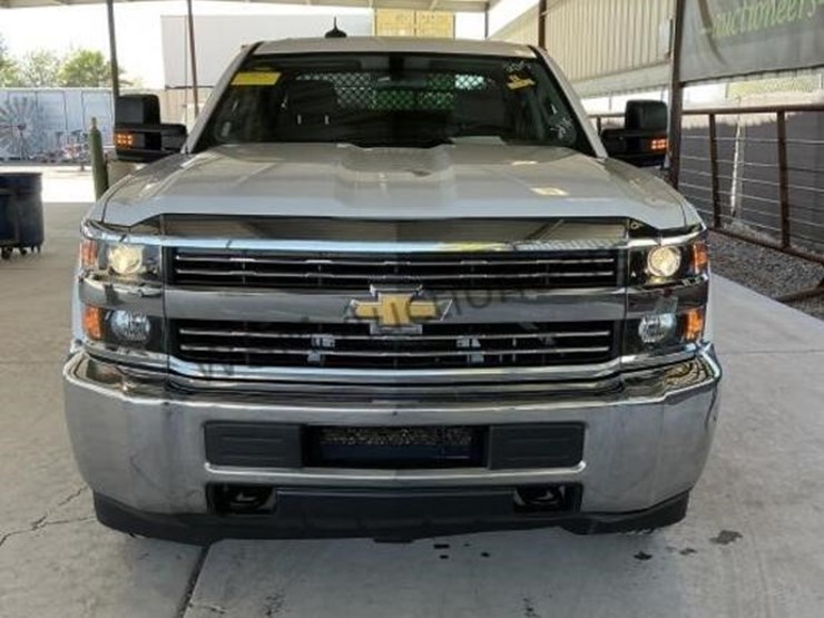 2015-chevrolet-silverado-2500hd-image-3